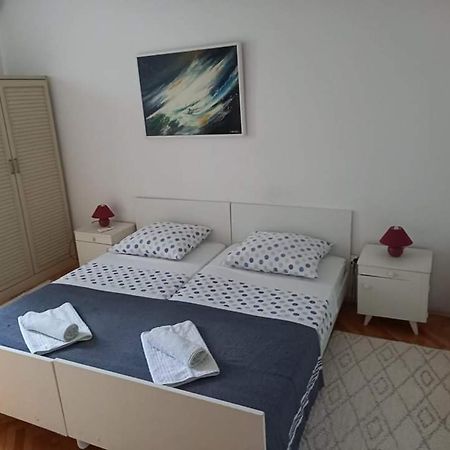 Studio Darija For 2 Persons S Terasom Wi-Fi & Parking Appartement Makarska Buitenkant foto
